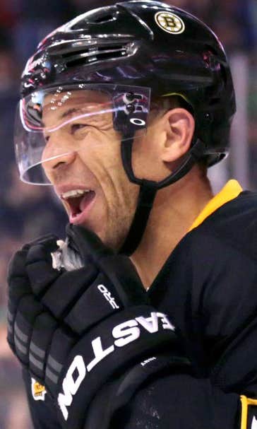 Bruins extend winning streak to 9, beat Wild